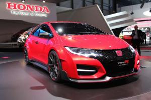 Honda Civic Type R нового поколения сфотографировали во время испытаний