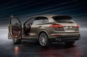 Обновленный Porsche Cayenne сфотографировали без камуфляжа