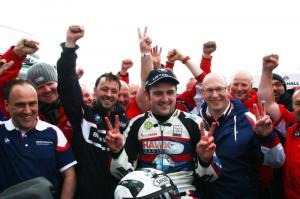 Майкл Данлоп выиграл гонку RL360 Superstock TT