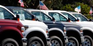 В США автопродажи выросли до рекордного уровня