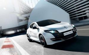 Полицейские Мадрида пересели на новенькие спорткары Renault Megane RS