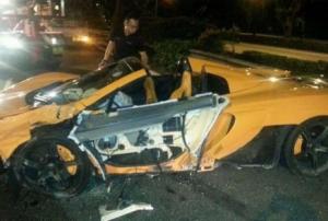 В Сингапуре разбился новый суперкар McLaren 650S Spider