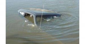 Свадебное авто упало в реку из-за пьяного водителя в Актобе