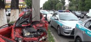 ДТП в Алматы: Столб разорвал BMW пополам