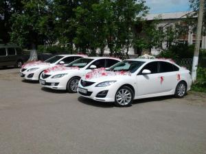 Настоящий фанат Mazda написал свадебное предложение из 44 автомобилей любимой модели