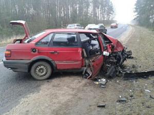 В Лидском районе лоб в лоб столкнулись Renault и VW 