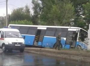 Пассажирский автобус опрокинулся в Караганде