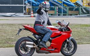Шпионское фото Ducati 1199 Panigale R 2015