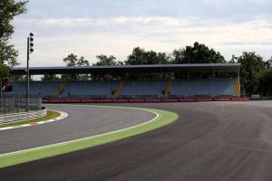 В Монце изменена зона безопасности в повороте Parabolica