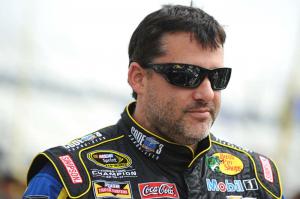 Пилот NASCAR Тони Стюарт насмерть сбил гонщика в одной из американских серий