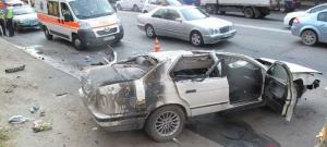 На Печерске в Киеве разбился и загорелся BMW, погиб пассажир