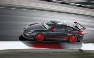 Обновленный Porsche 911 показали без маскировки