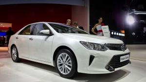 Toyota приоткрыла обновлённую Camry