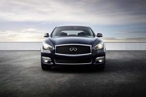 Infiniti представила удлиненную версию седана Q50