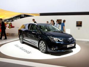 Первые фото нового Toyota Avensis