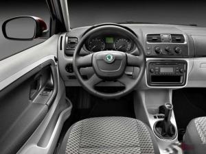 Новая Skoda Fabia: первое фото салона