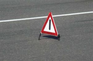 Уснувший водитель BMW врезался в дерево в Алматы