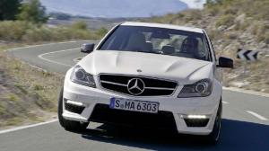 В сети появились фотографии салона Mercedes C63 AMG
