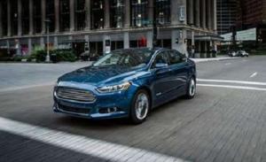Гибриды Ford смогут автоматически переключаться на электротягу в жилых зонах и парках
