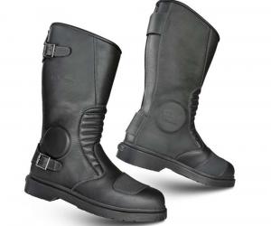 Dr. Martens начал выпуск мотообуви