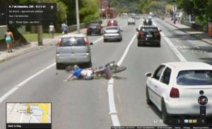 Сервис «Google Street View» зафиксировал мото аварию в Блуменау