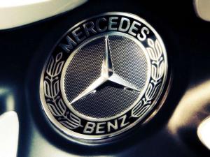 Продажи Mercedes-Benz возросли за счет востока