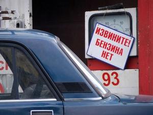 Дефицит бензина в Казахстане может продлиться до ноября