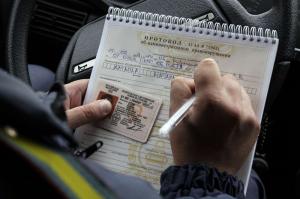Нарушителям вернут права только после пересдачи экзамена