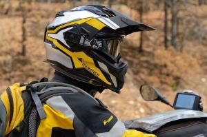 Компания Touratech представила новый мотошлем Aventuro