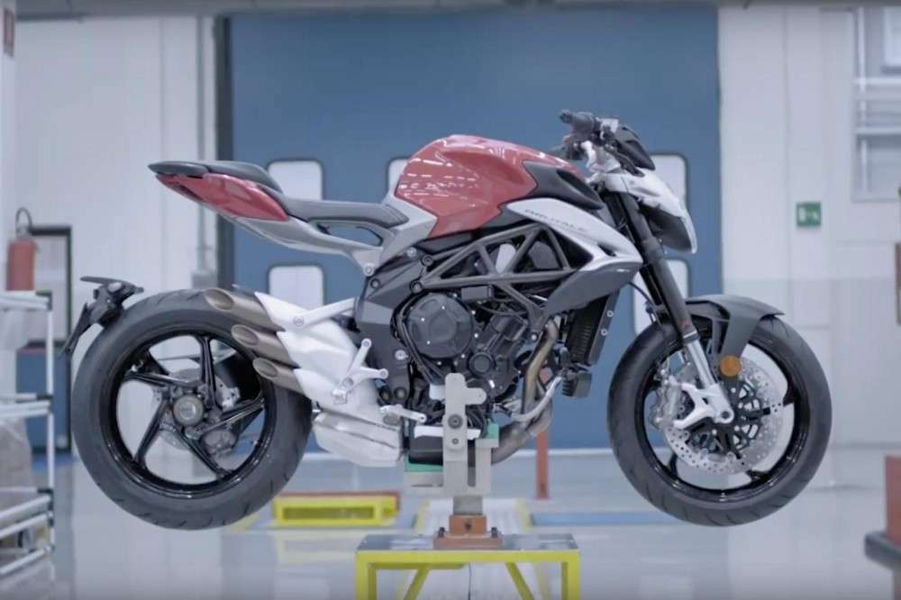 Итальянский мотоцикл MV Agusta Brutale 800 2016 модельного года
