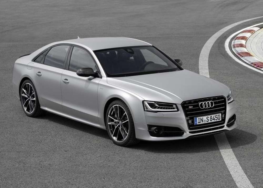 Audi назвала российские цены на топовую версию седана A8