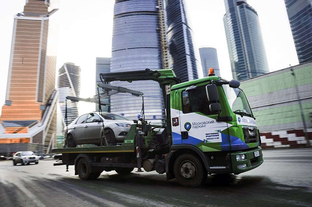 В октябре в столице эвакуировали более 10 тысяч автомобилей