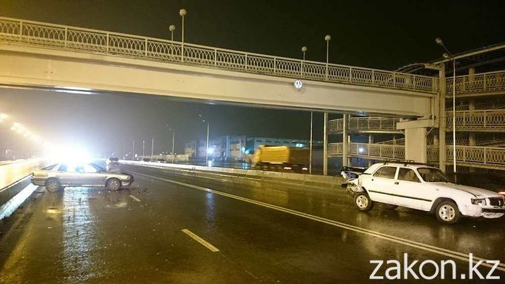 Засмотревшийся на ДТП в Алматы зевака сам пострадал в аварии