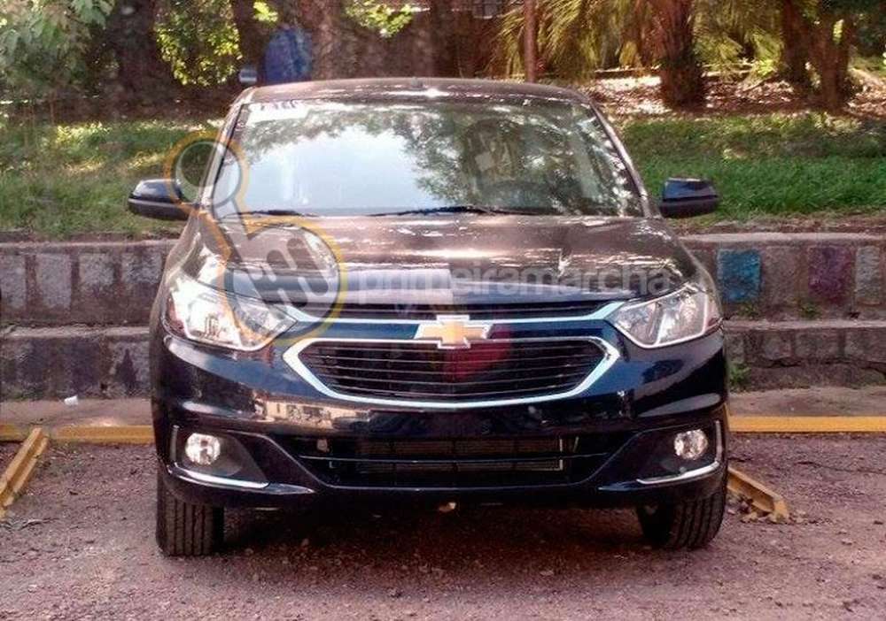Обновленный Chevrolet Cobalt заметили без камуфляжа