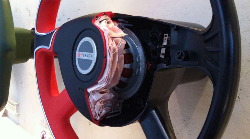 Япония запрещает использование подушек безопасности Takata