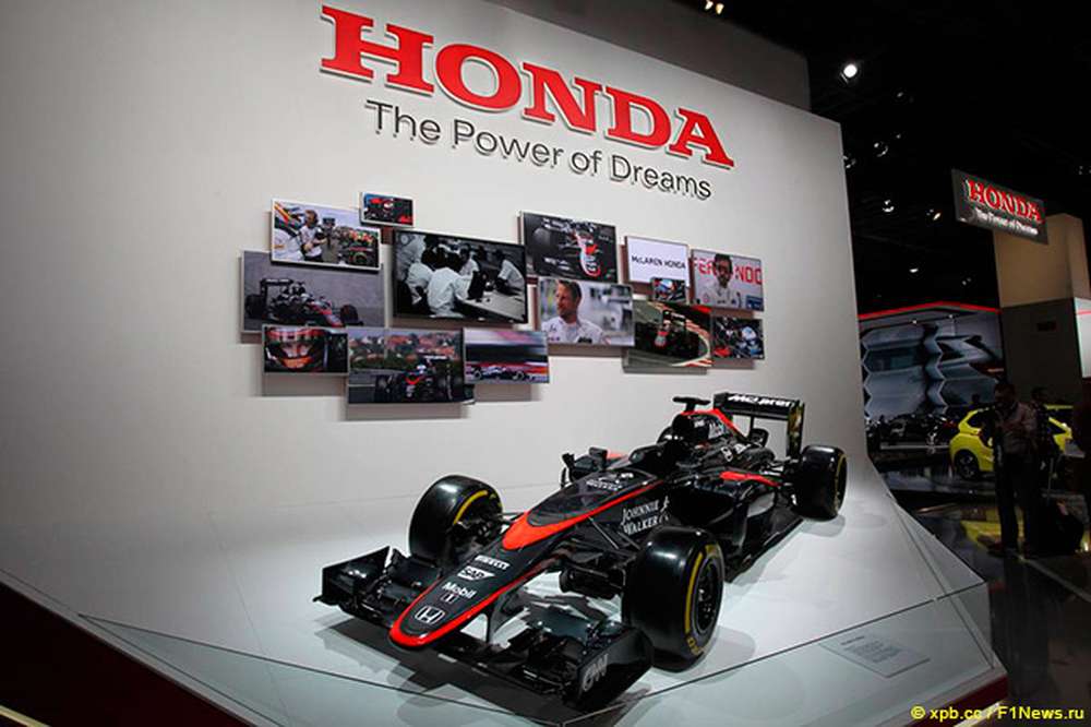 Пилоты McLaren Honda потеряли за год 320 мест на старте