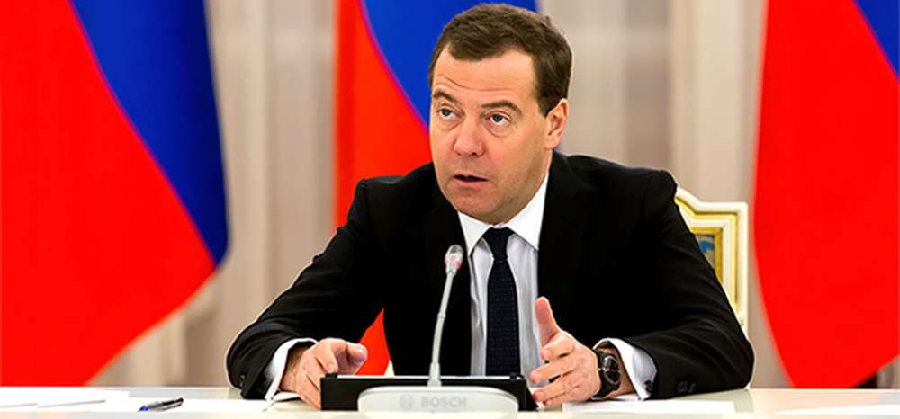 Медведев назвал правильной мерой введение сборов с дальнобойщиков