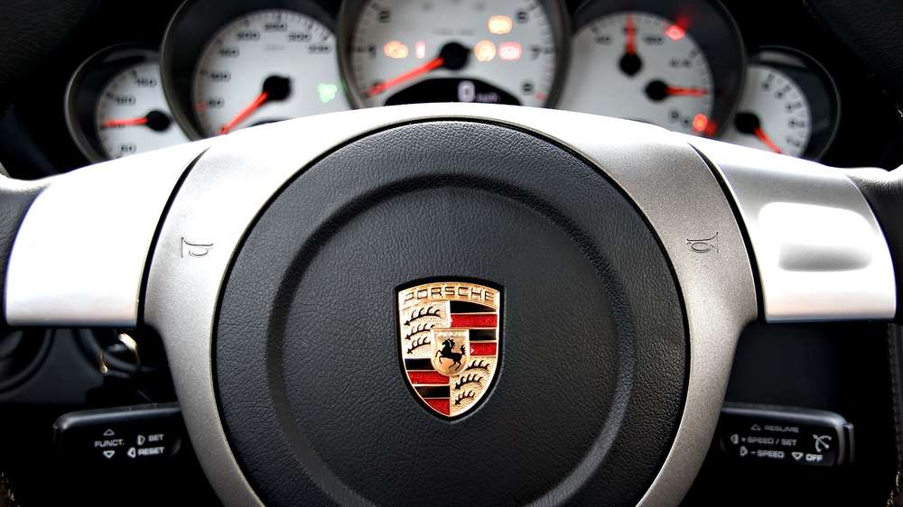 Продажи Porsche впервые превысили 200 тысяч машин