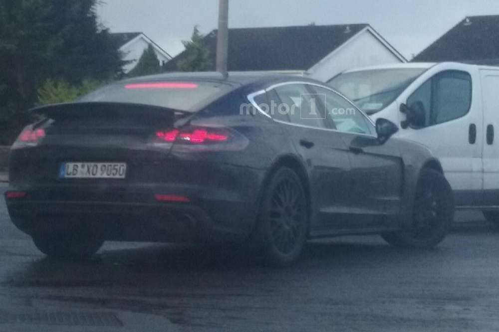 Porsche Panamera нового поколения «зашпионен» в Ирландии