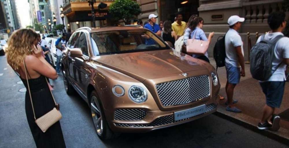 На улицах Нью-Йорка замечен роскошный вседорожник Bentley Bentayga