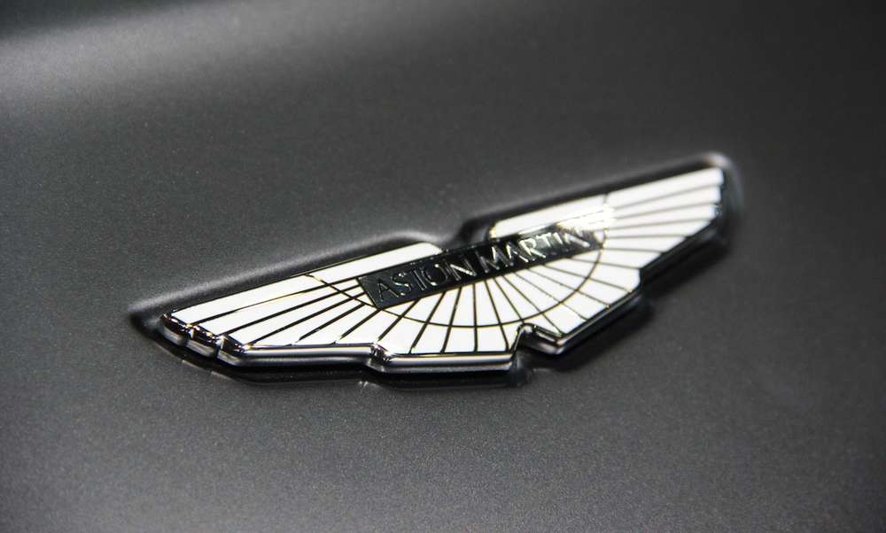 Aston Martin выпускает «Вулкан»