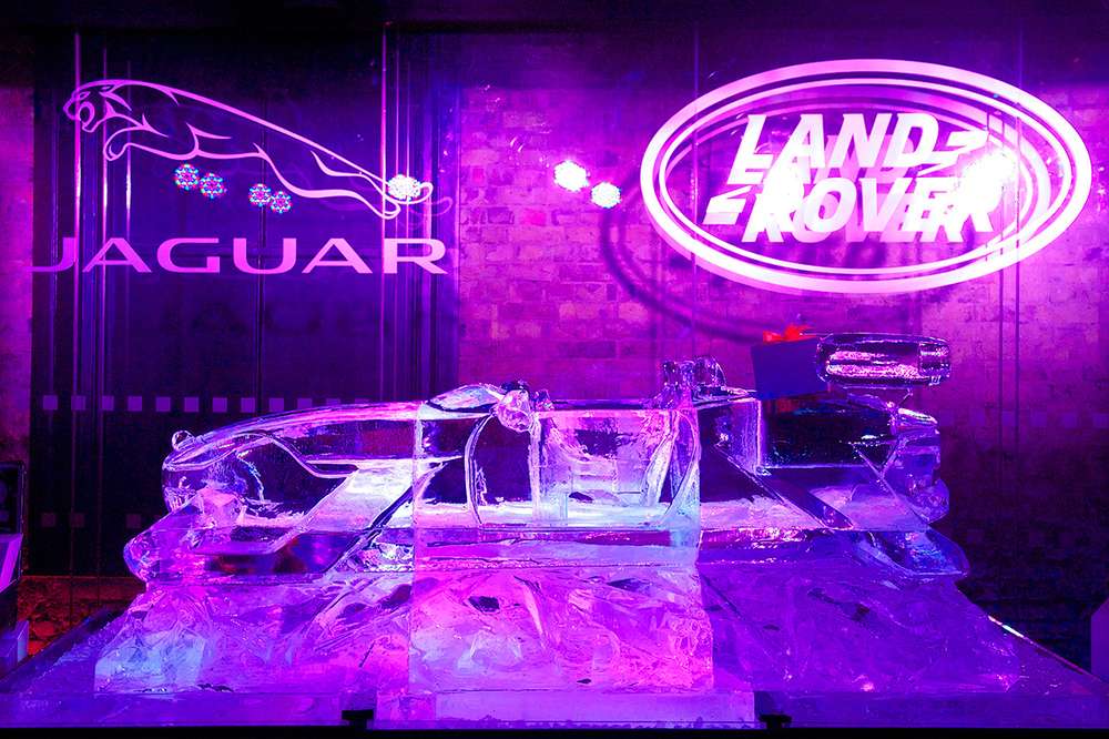 Jaguar представил сани для Санта Клауса