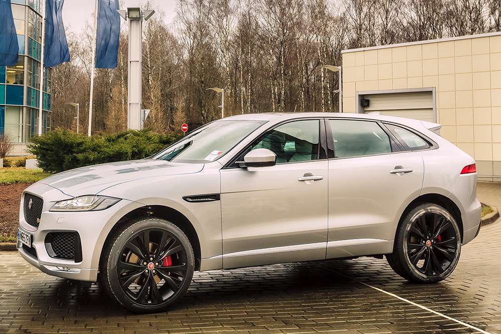 Jaguar испытает кроссоверы F-Pace в России