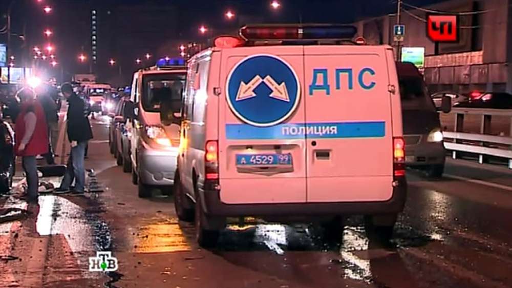 Четыре легковых автомобиля и грузовик столкнулись на Алтуфьевском шоссе, два человека пострадали