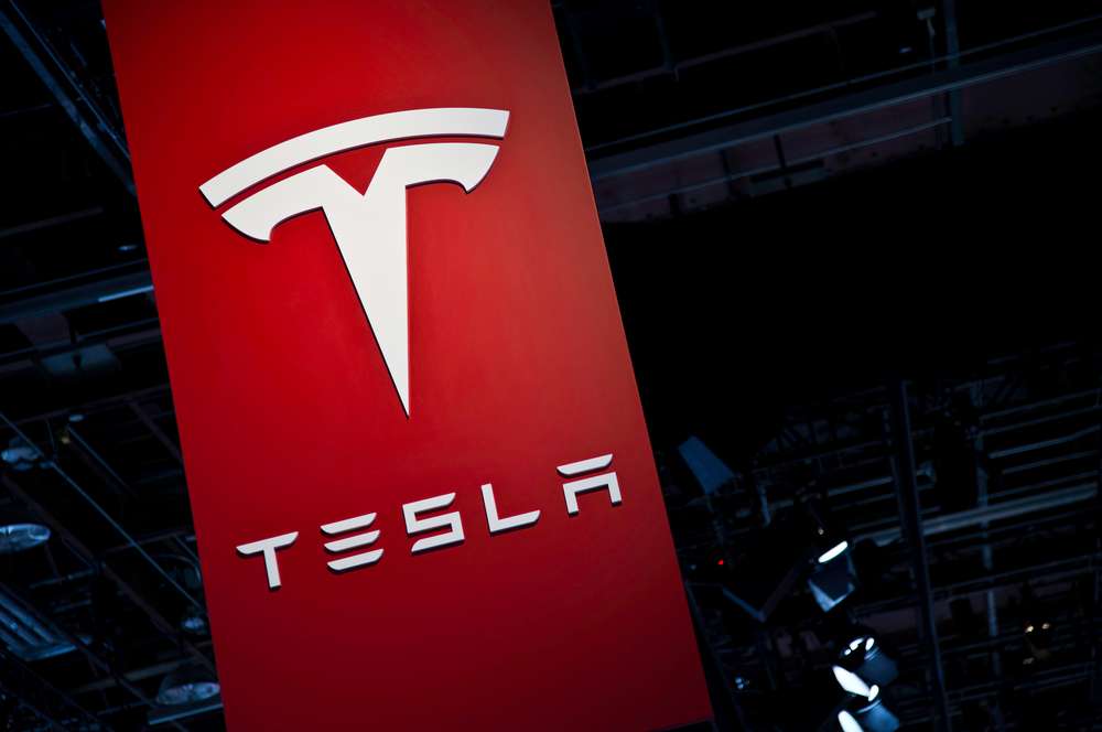Президент Tesla Motors намерен лишить водителей права управлять автомобилями