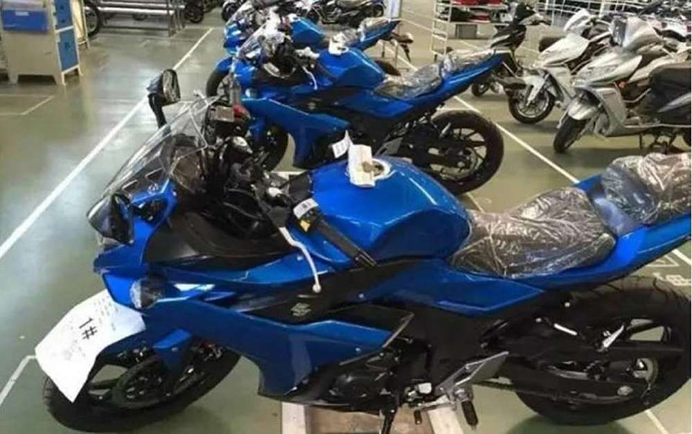 Первые фото Suzuki GSX-R250 2016