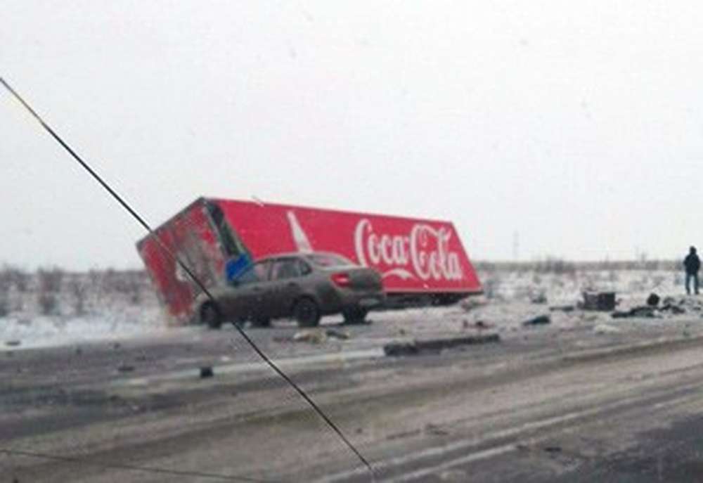 В ДТП с фурой Coca-Cola в Ростовской области погибли два человека