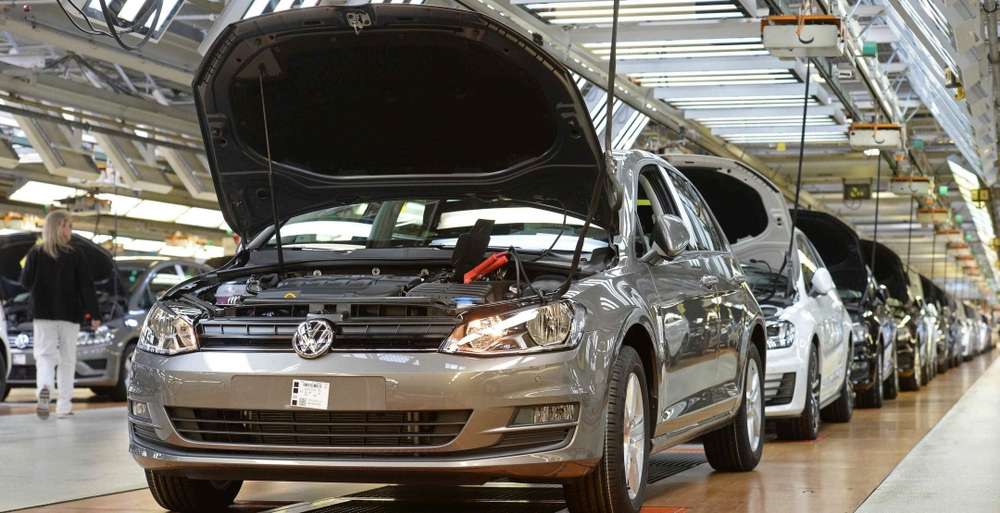 Продажи Volkswagen впервые сократились из-за дизельного скандала