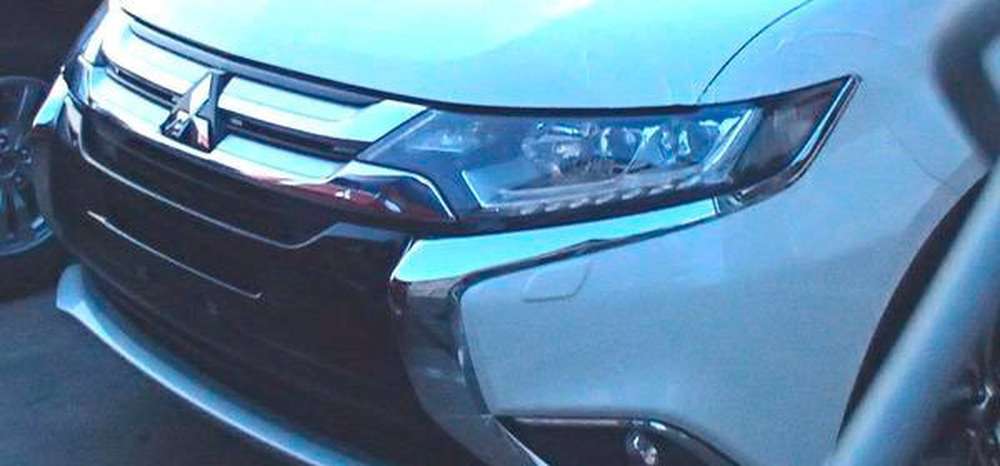 Новая версия Mitsubishi Outlander была замечена без маскировки