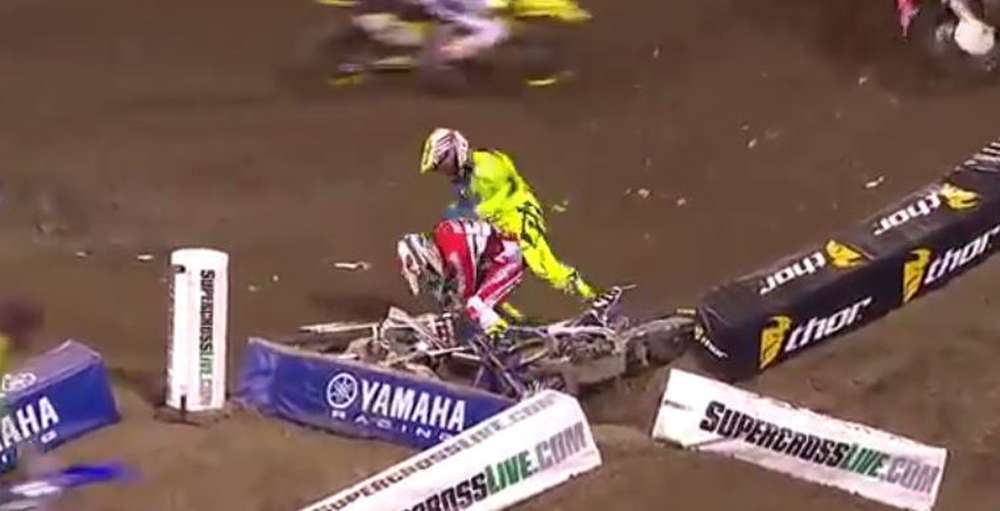 Винс Фрис и Уэстон Пейк подрались на этапе AMA Supercross в Анахайме